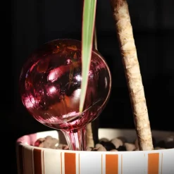 New Globe d’arrosage grenat en cristal de Lorraine Fleurs Cristal|Décoration